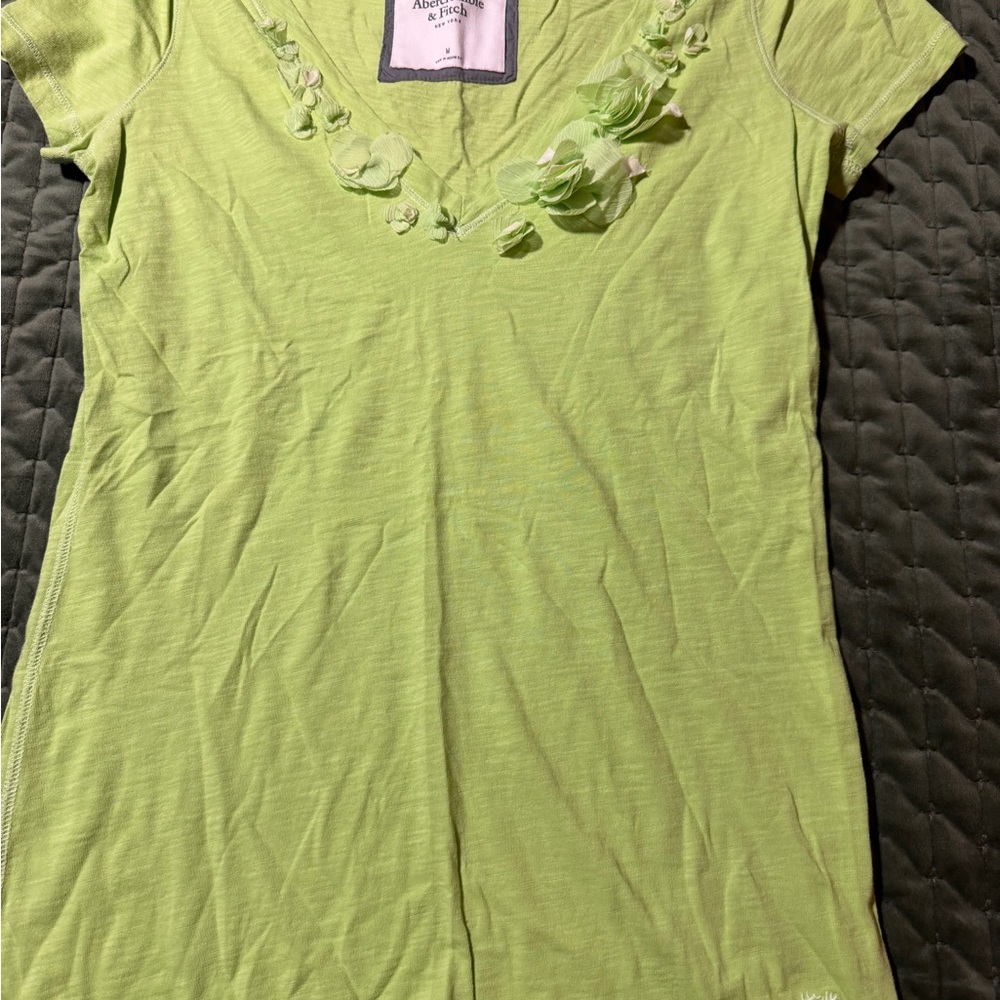 Abercrombie & Fitch‎ lime green short sleeve V-neck T-shirt floral design medium - Picture 7 of 7
